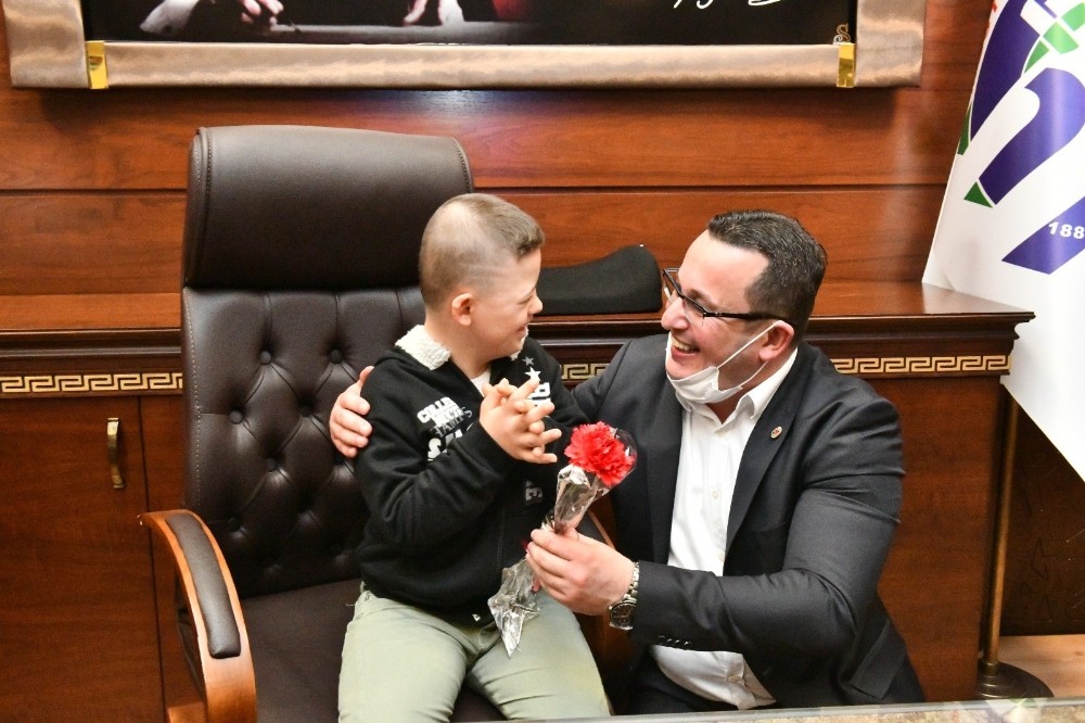 Özel çocuklar Başkan Kanar’ın konuğu oldu