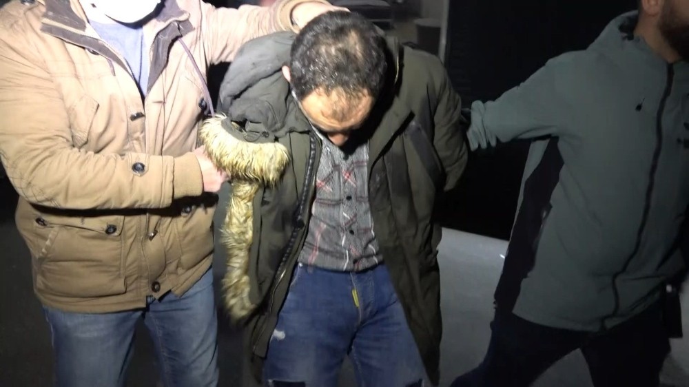 ‘Kertenkele’ kısıtlamada polisten kaçamadı