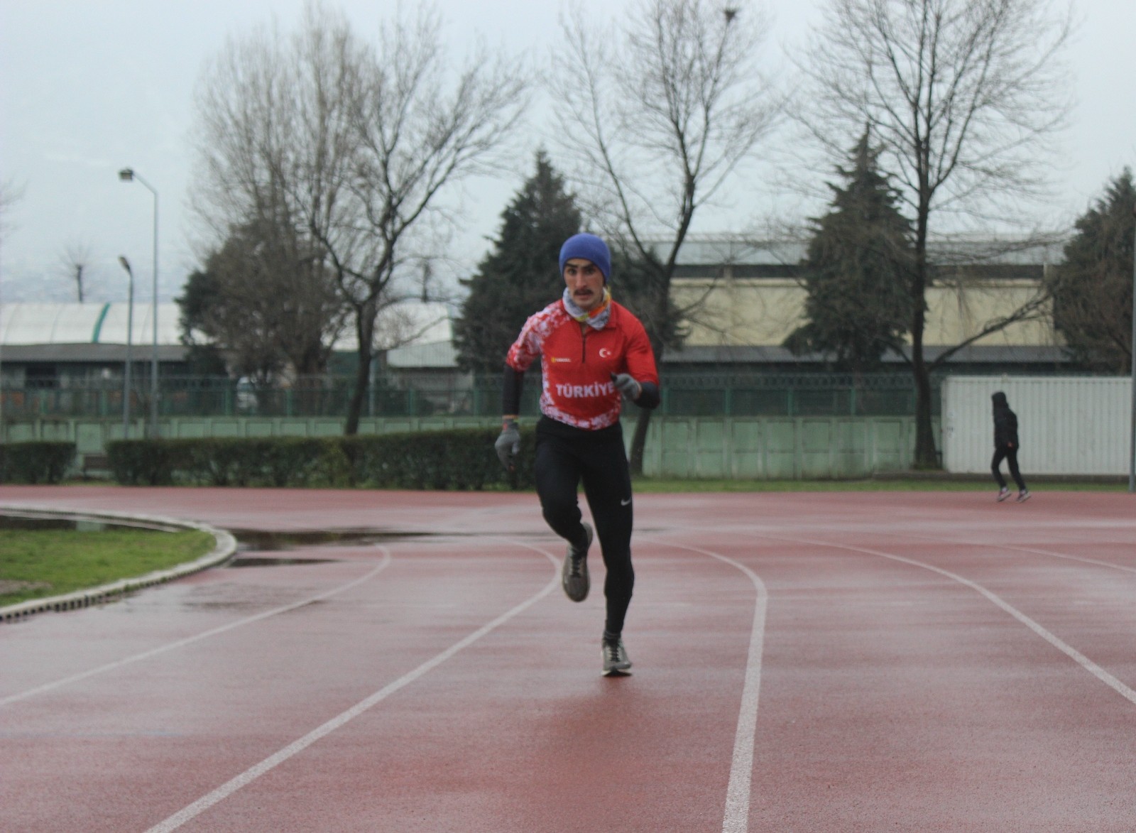 Bursa’da otobüs çarptı, yoğun bakımdan çıkıp engelli haliyle koşularda derece aldı