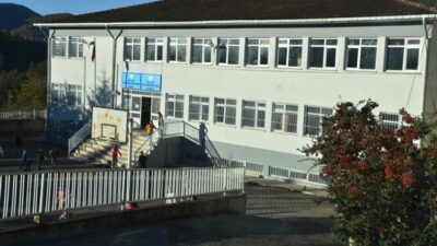 Mutant virüs tespit edilen okulda eğitime ara