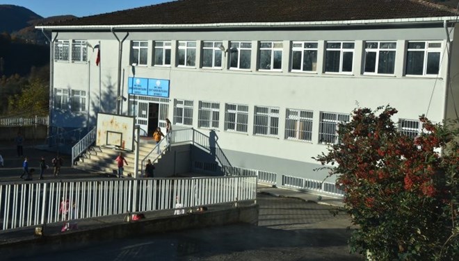 Mutant virüs tespit edilen okulda eğitime ara