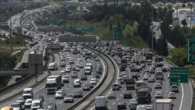 Normalleşme sürecinin ilk gününde… Uzun kuyruklar oluştu!