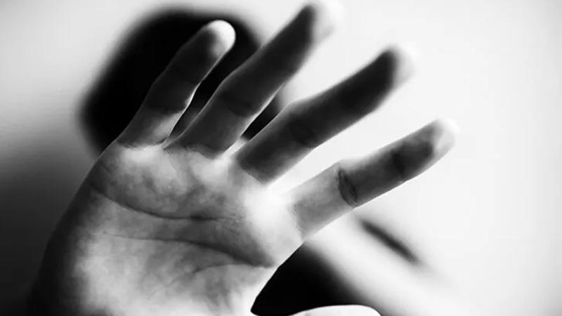 İlk önce yardım etti, sonra tacizde bulundu: Biraz öpüşelim giderim