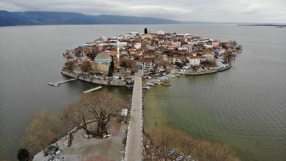 Sular yükseldi, tarihi köy yine ada oldu Sular yükseldi, tarihi köy yine ada oldu