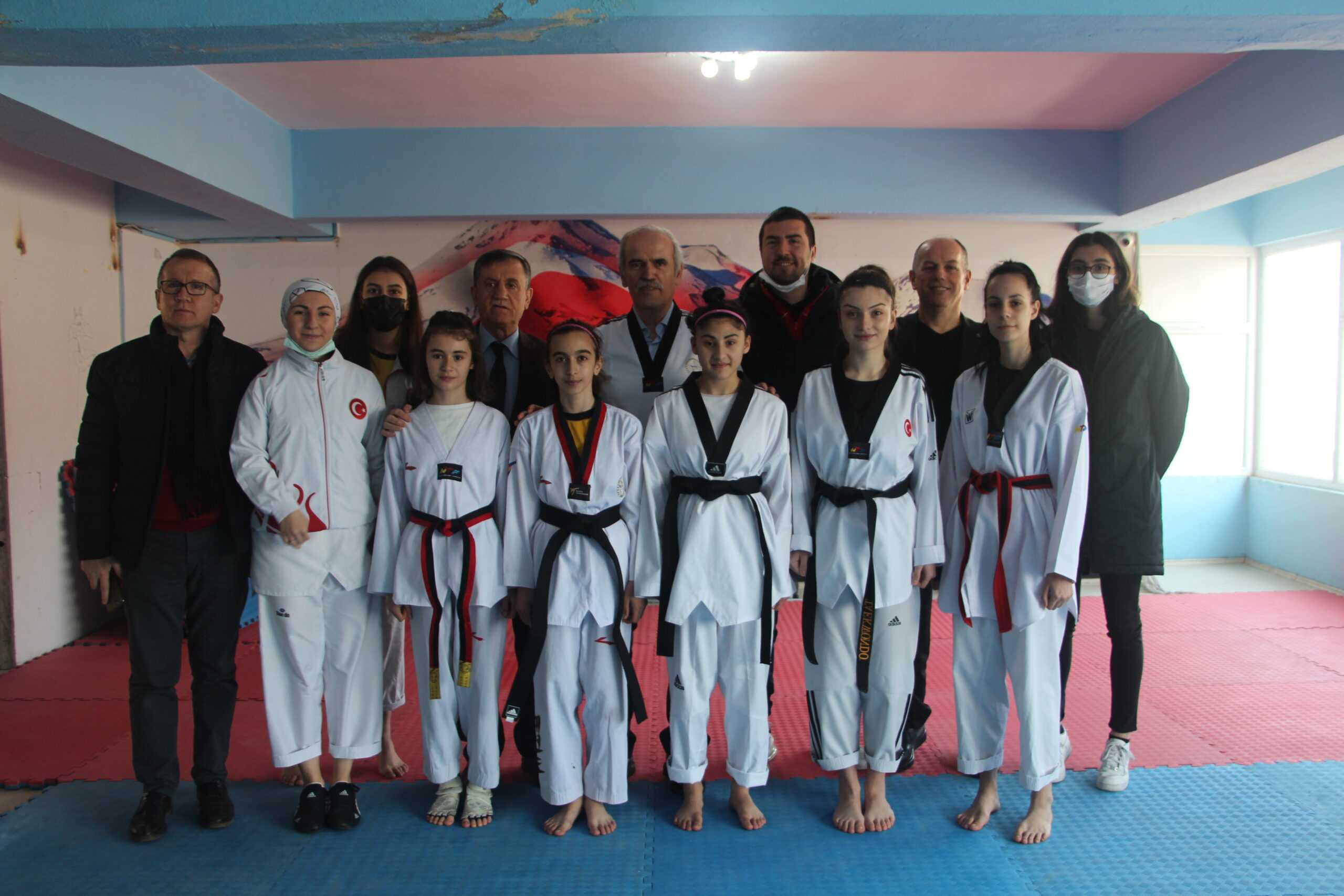 Mavi Kelebekler’den Altepe’ye plaket… Mavi Kelebekler’den Altepe’ye plaket…