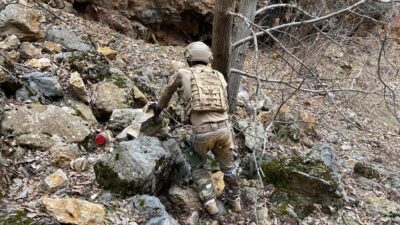 Tunceli’de teröristlerce kullanılan 2 sığınak imha edildi