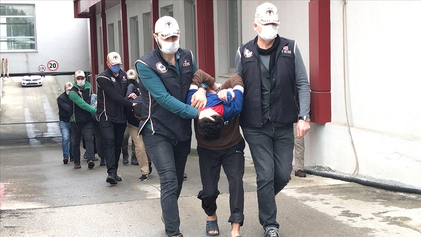 Adana’da 79 mezara zarar veren 5 kişi tutuklandı