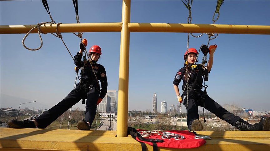 Komando gibi hazırlanıyorlar! İşte Bursa’nın kadın ‘alev savaşçıları’…