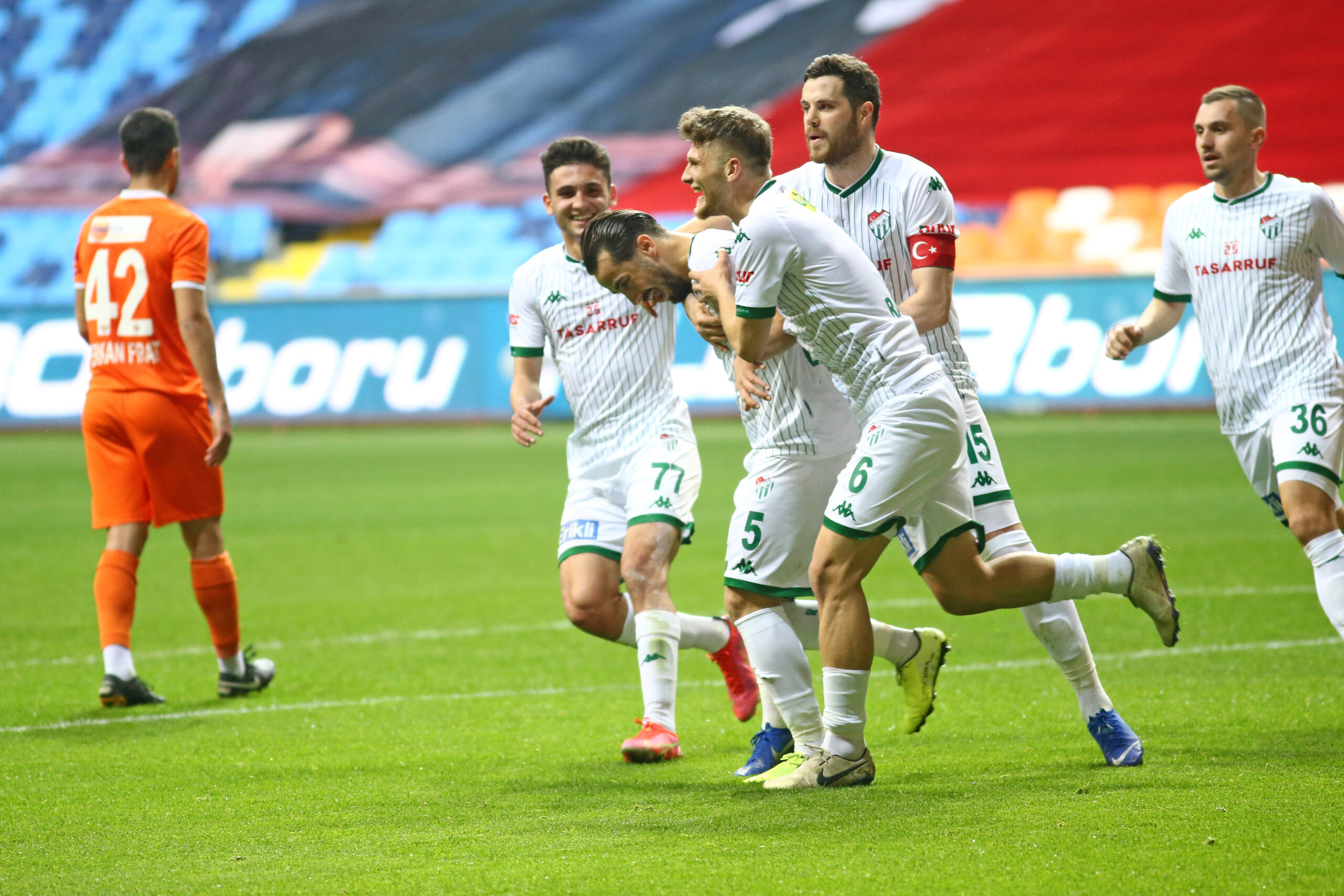 Bursaspor’da sevindiren gelişme!