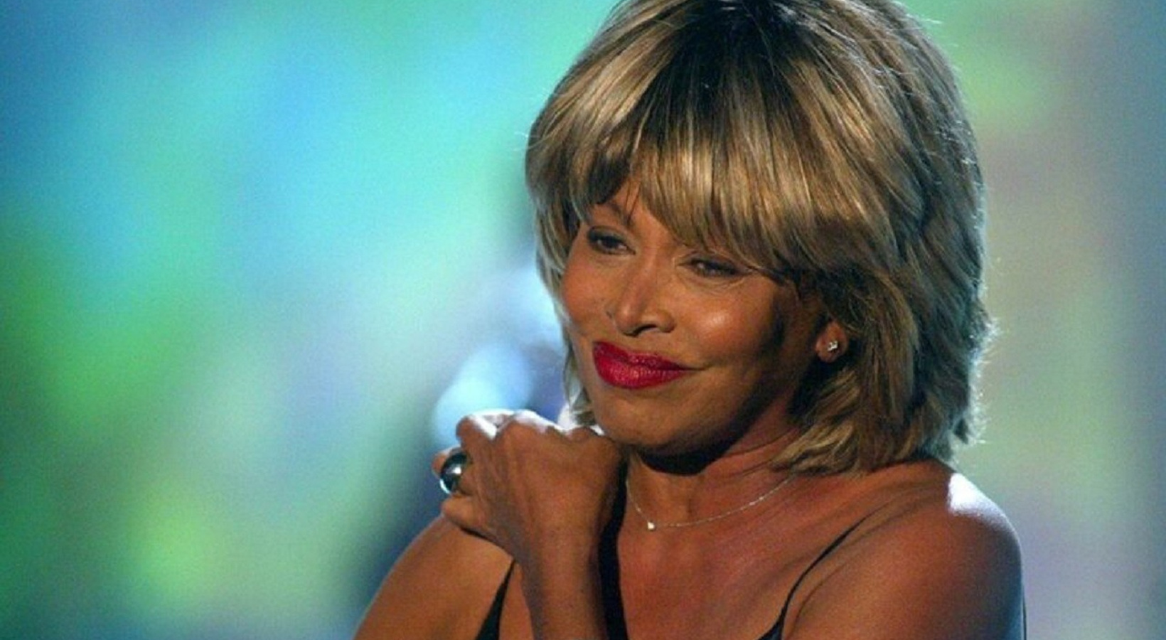 Efsane sanatçıdan istismar ve intihar itirafı