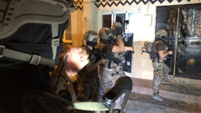 Bursada uyuşturucu parasıyla lüks hayata suçüstü