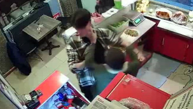 Çiğ köfteciye saldırıya 2 tutuklama