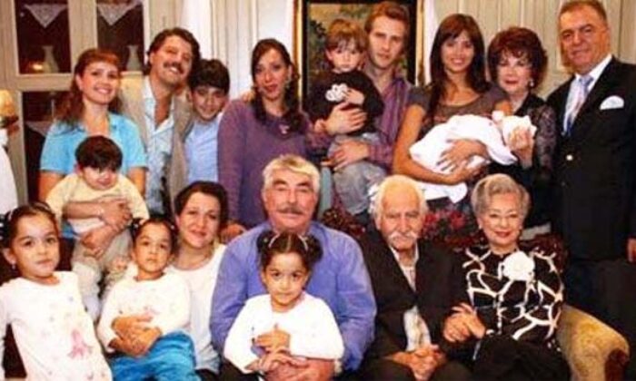 Vefat eden oyuncu son yolculuğuna uğurlandı