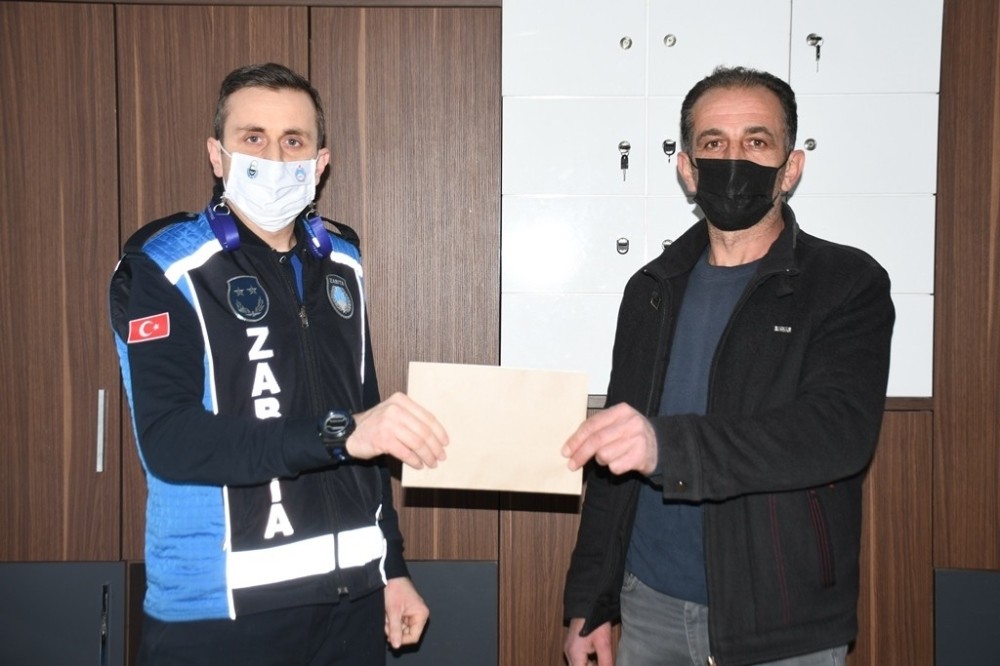 Yer: Bursa… Yolda bulunan para sahibine teslim edildi