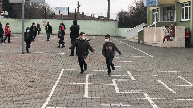 O ilde tedbirler artıyor! Okul dışına çıkmak yasaklandı O ilde tedbirler artıyor! Okul dışına çıkmak yasaklandı