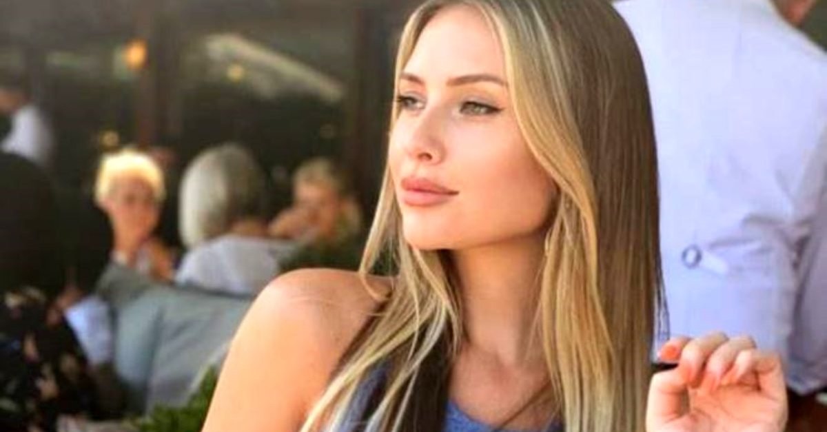 Yeni aşkını ilan eden Chloe Loughnan’a nafaka şoku! Yeni aşkını ilan eden Chloe Loughnan’a nafaka şoku!