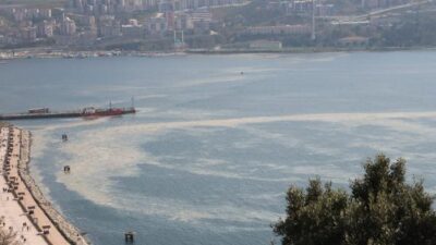 Görüntüler Bursa’dan… Görenler şaşkın! Sahil beyaza büründü