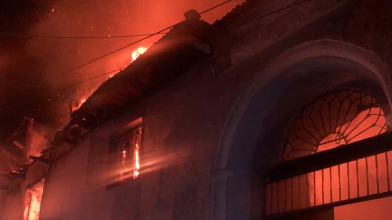 Tarihi sokak 8 yıl sonra aynı kaderi yaşadı