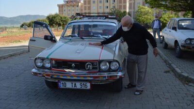 40 yıllık otomobiline gözü gibi bakıyor