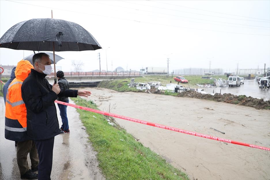 Dere yataklarına anında müdahale edildi Dere yataklarına anında müdahale edildi