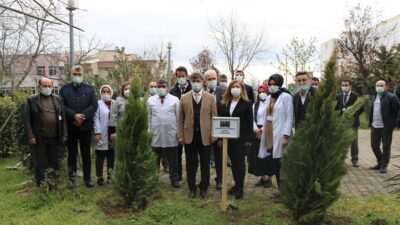 Bursa’da Kovid-19’dan hayatını kaybetmişti! Dr. Yavuz Durmuş anısına fidan dikildi