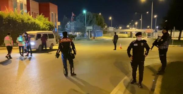 İnegöl’de ‘kısıtlama’ uygulaması: 25 kişiye 61 bin TL ceza İnegöl’de ‘kısıtlama’ uygulaması: 25 kişiye 61 bin TL ceza