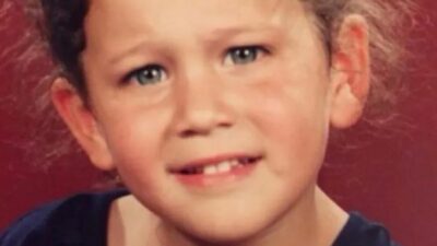 Çocukluk fotoğrafını paylaştı! Bakışları hiç değişmemiş