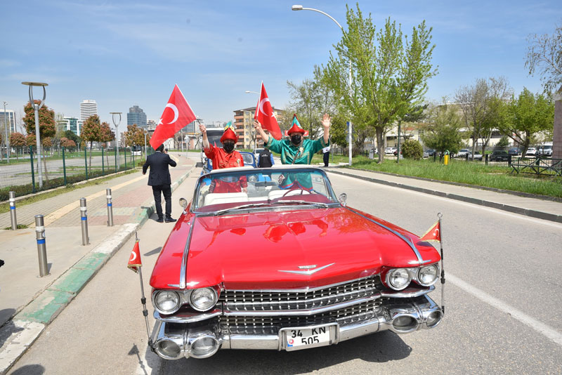 Bursalı çocuklara 23 Nisan sürprizi