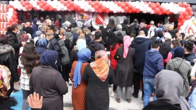 İndirim salgını unutturdu! Market açılışında izdiham