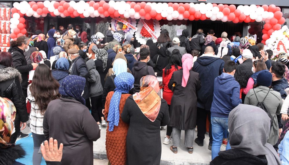 İndirim salgını unutturdu! Market açılışında izdiham