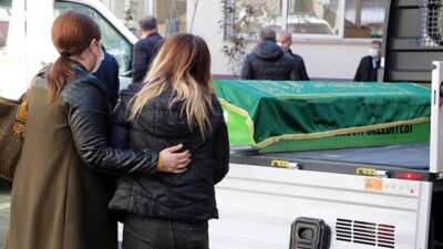 Tüp bebek yöntemiyle hamile kaldıktan sonra koronavirüsten ölen kadın, toprağa verildi