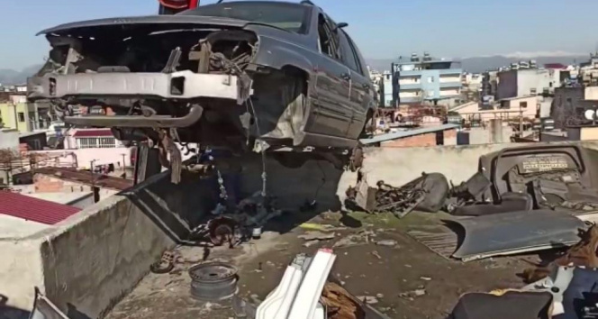 Çatı katında ilginç görüntü! Çaldıkları araçları burada parçalamışlar