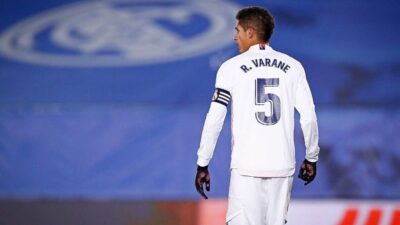 Real Madrid'in Fransız defans oyuncusu Raphael Varane, Kovid-19 testinin pozitif