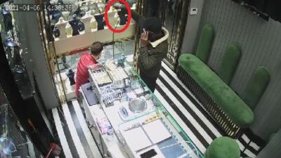 Yer: Bursa… Müşteri gibi gelip…