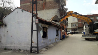 Osmangazi’de metruk binalar huzur ve güvenlik için yıkılıyor