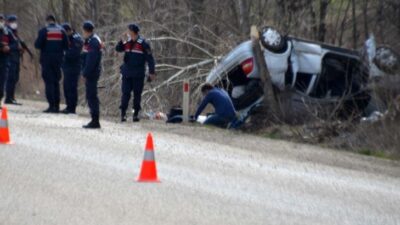 Feci kaza! Otomobil şarampole devrildi