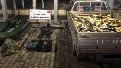 Elektrikle balık avlıyorlardı! Yakalandılar