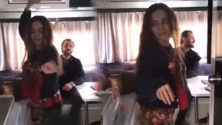 Bursalı oyuncudan rol arkadaşına bomba hareket!