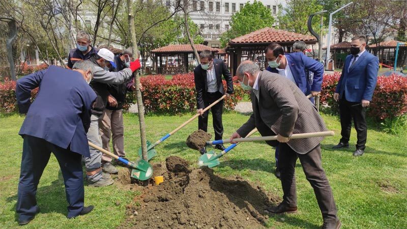 Kestel’de 2021’nci fidan toprakla buluştu Kestel Belediyesi, 2021 yılının dördüncü ayında, 2021’nci fidanı toprakla buluşturdu.
