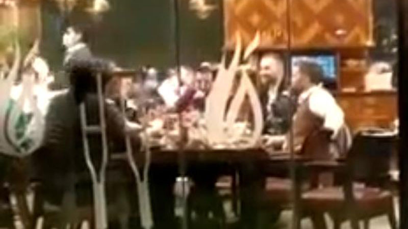 Bursa’da kısıtlamaya rağmen… Restoranda yemek pahalıya patladı Bursa’da kısıtlamaya rağmen… Restoranda yemek pahalıya patladı