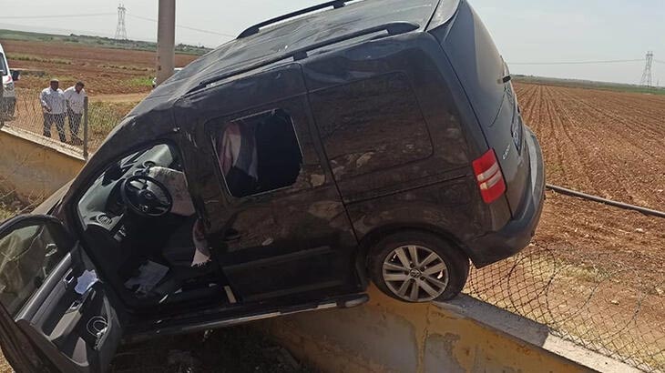 Hafif ticari araç şarampole devrildi! 4 kişi yaralandı