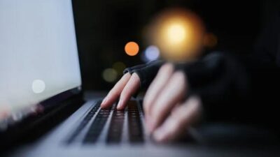 Yeni siber dolandırıcılık ortaya çıktı! Evlerini kamerayla izliyorlarmış