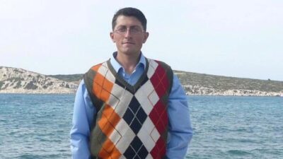 Üzerine elektrik direği devrilen işçi feci şekilde can verdi