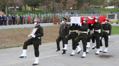 Şehit Sözleşmeli Er Toprak için Hakkari’de tören