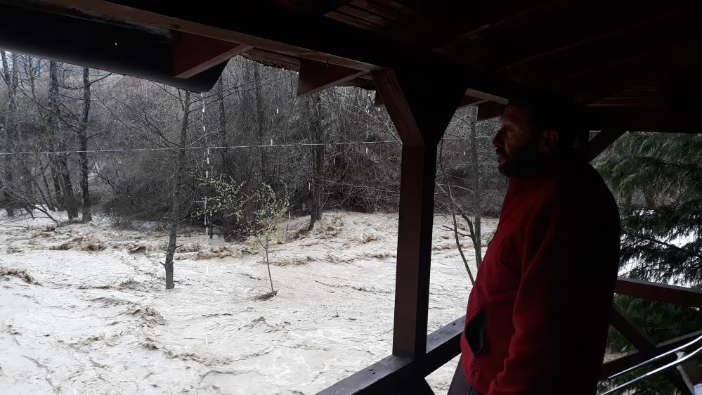 Yer: Bursa… Elinden bir şey gelmedi! Sadece izledi… Yer: Bursa… Elinden bir şey gelmedi! Sadece izledi…