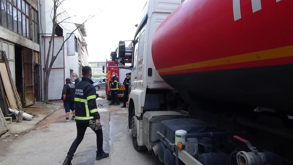 Bursa’da korkutan yangın! Onlarcası küle döndü Bursa’da korkutan yangın! Onlarcası küle döndü