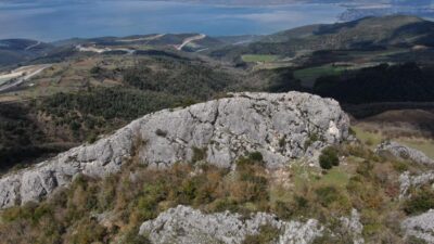 Bursa’da dev kayalardaki figürler gizemini koruyor