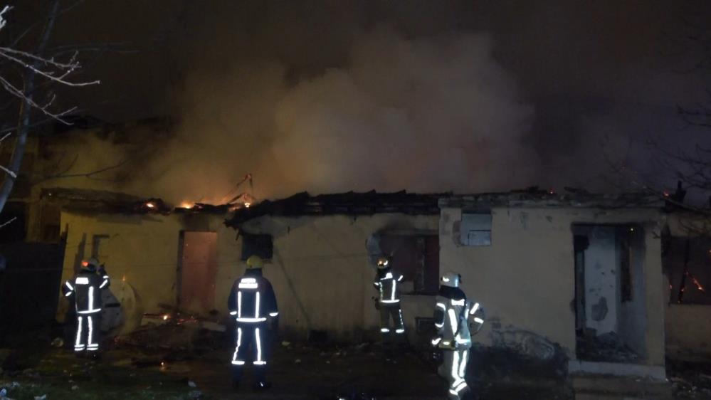 Bursa’da korkutan yangın! Mahalleli sokağa döküldü