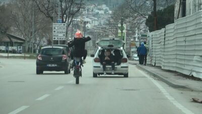 Bursa’dan pes dedirten görüntüler! Ölüme davetiye çıkarıyorlar