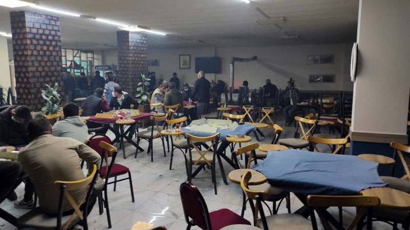 Bursa’da ‘Yok artık’ dedirten görüntü! Polis baskınına rağmen… Bursa’da ‘Yok artık’ dedirten görüntü! Polis baskınına rağmen…